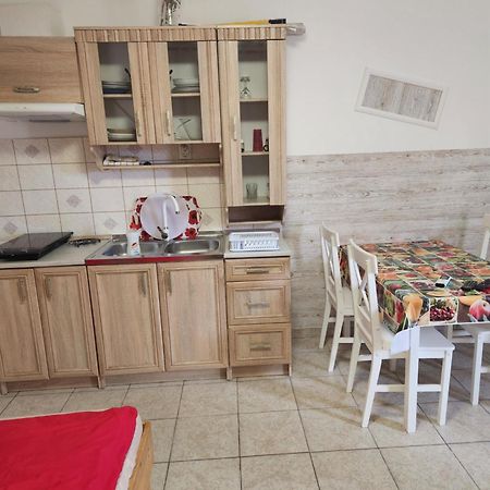 Orsi Apartman / Vendeghaz 凯奇凯梅特 外观 照片