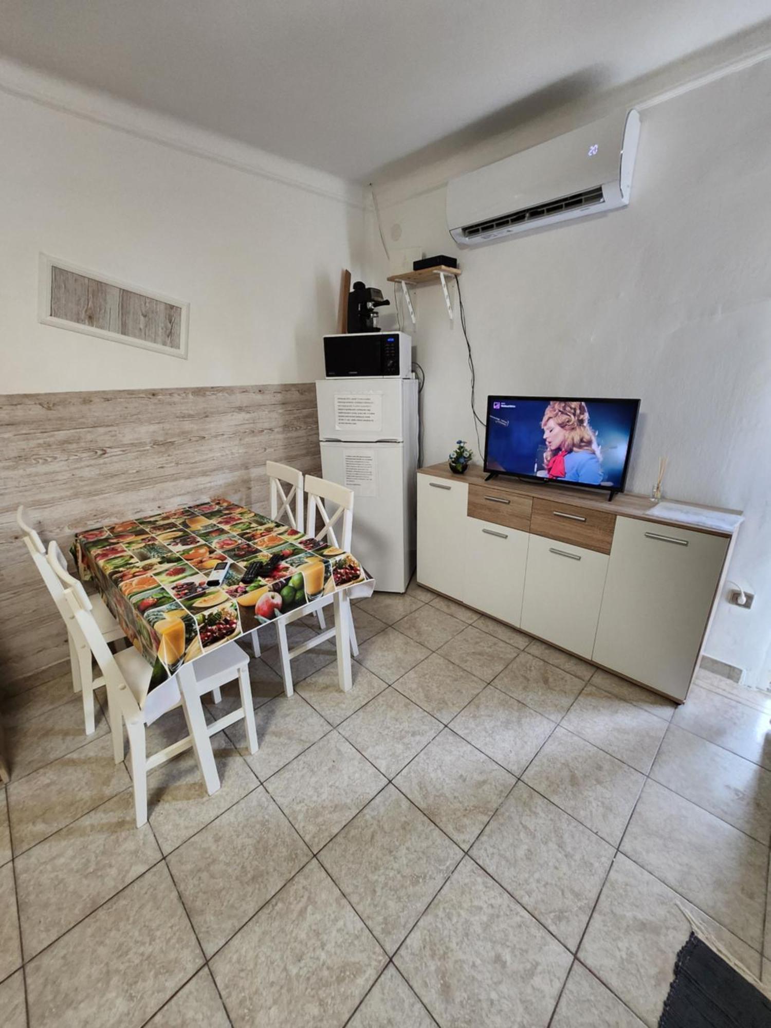 Orsi Apartman / Vendeghaz 凯奇凯梅特 外观 照片