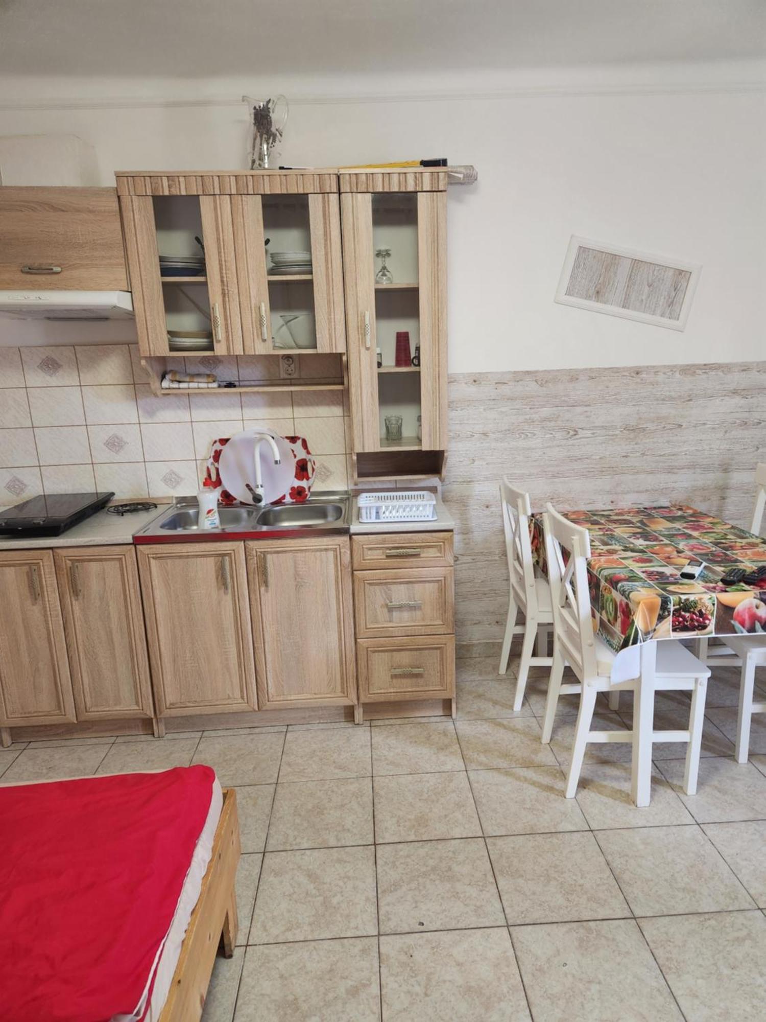 Orsi Apartman / Vendeghaz 凯奇凯梅特 外观 照片