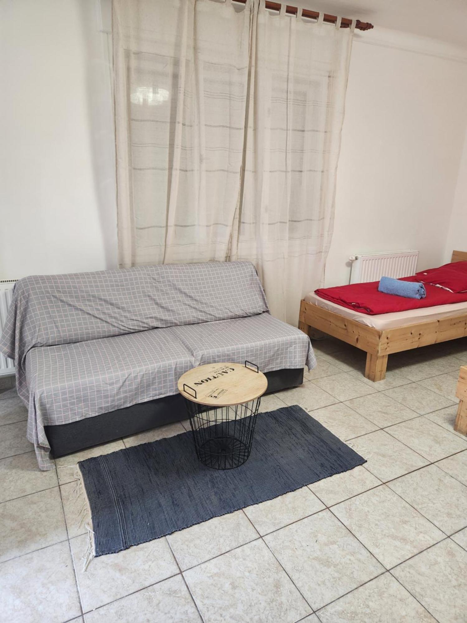 Orsi Apartman / Vendeghaz 凯奇凯梅特 外观 照片