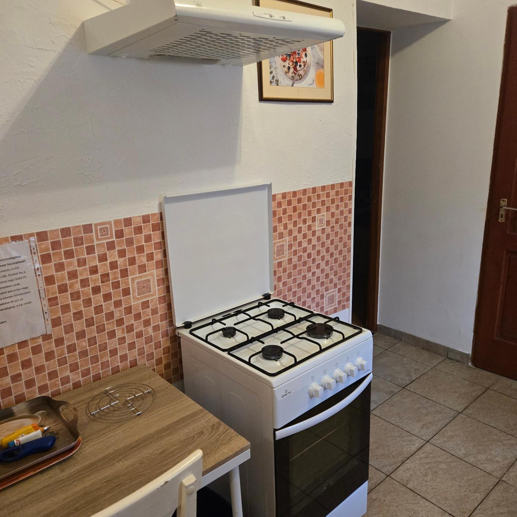 Orsi Apartman / Vendeghaz 凯奇凯梅特 外观 照片