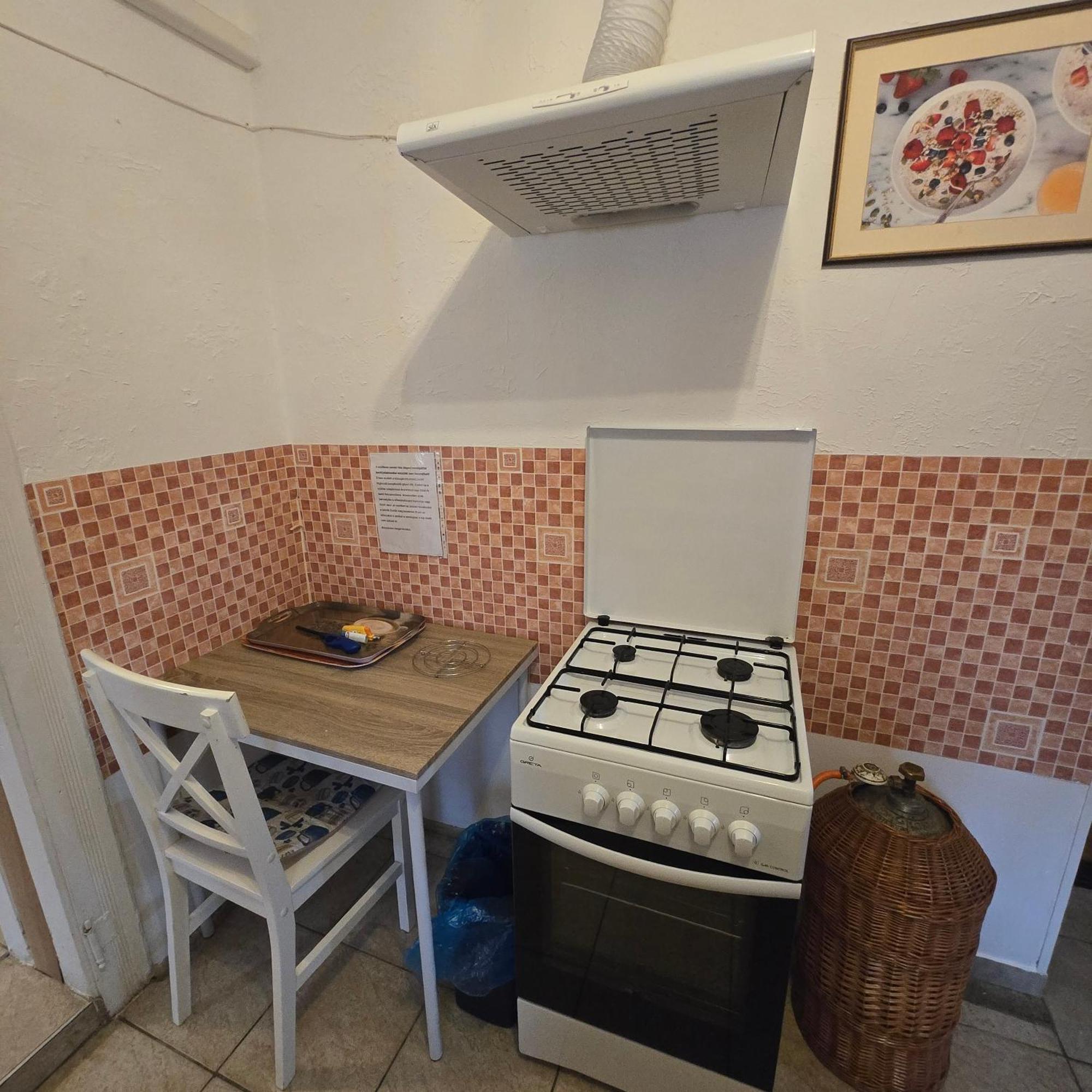 Orsi Apartman / Vendeghaz 凯奇凯梅特 外观 照片