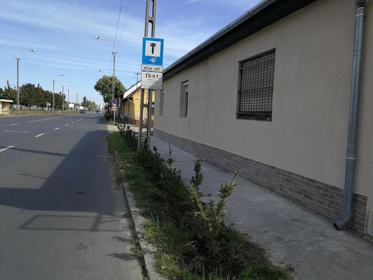 Orsi Apartman / Vendeghaz 凯奇凯梅特 外观 照片
